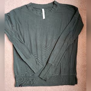 Glyder sweatshirt in dark green, size small.